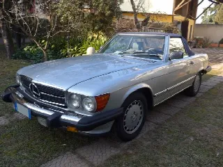 Foto 2 di 12: MERCEDES-BENZ SL(1971-1989) 560   