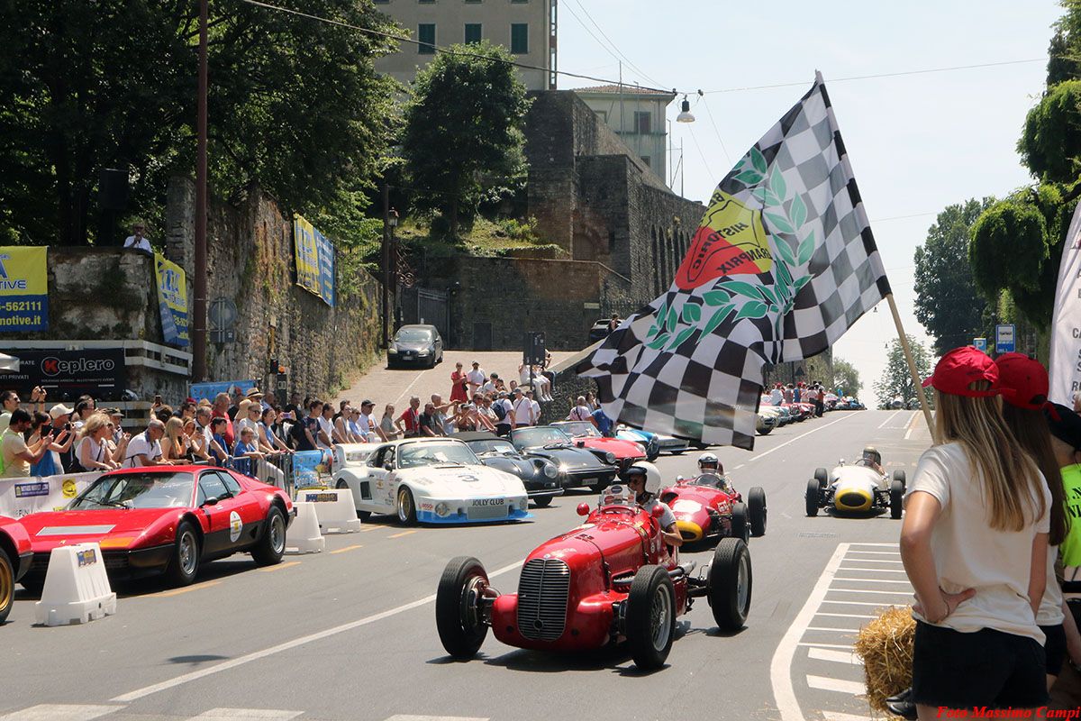 OldCar24 Media Partner & Sponsor del Bergamo Historic Gran Prix 2026: edizione straordinaria con oltre 80 auto in corsa sul Circuito delle Mura