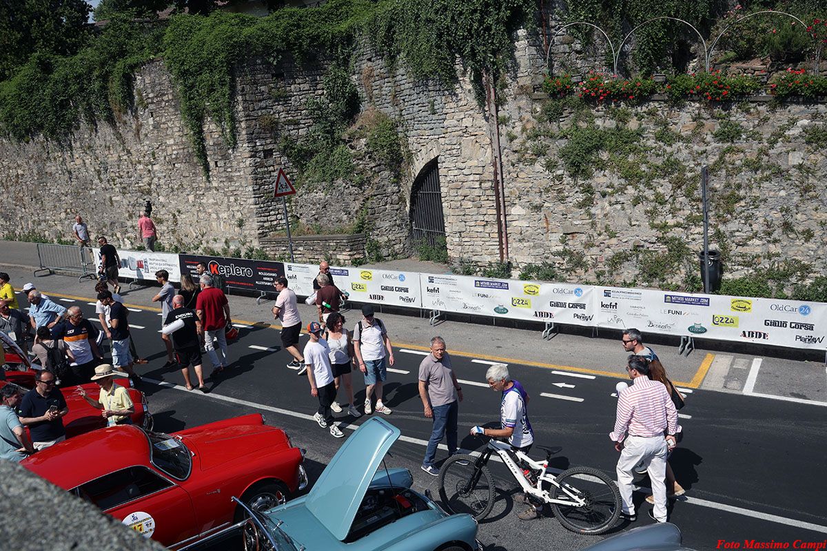 OldCar24 Media Partner & Sponsor del Bergamo Historic Gran Prix 2026: edizione straordinaria con oltre 80 auto in corsa sul Circuito delle Mura