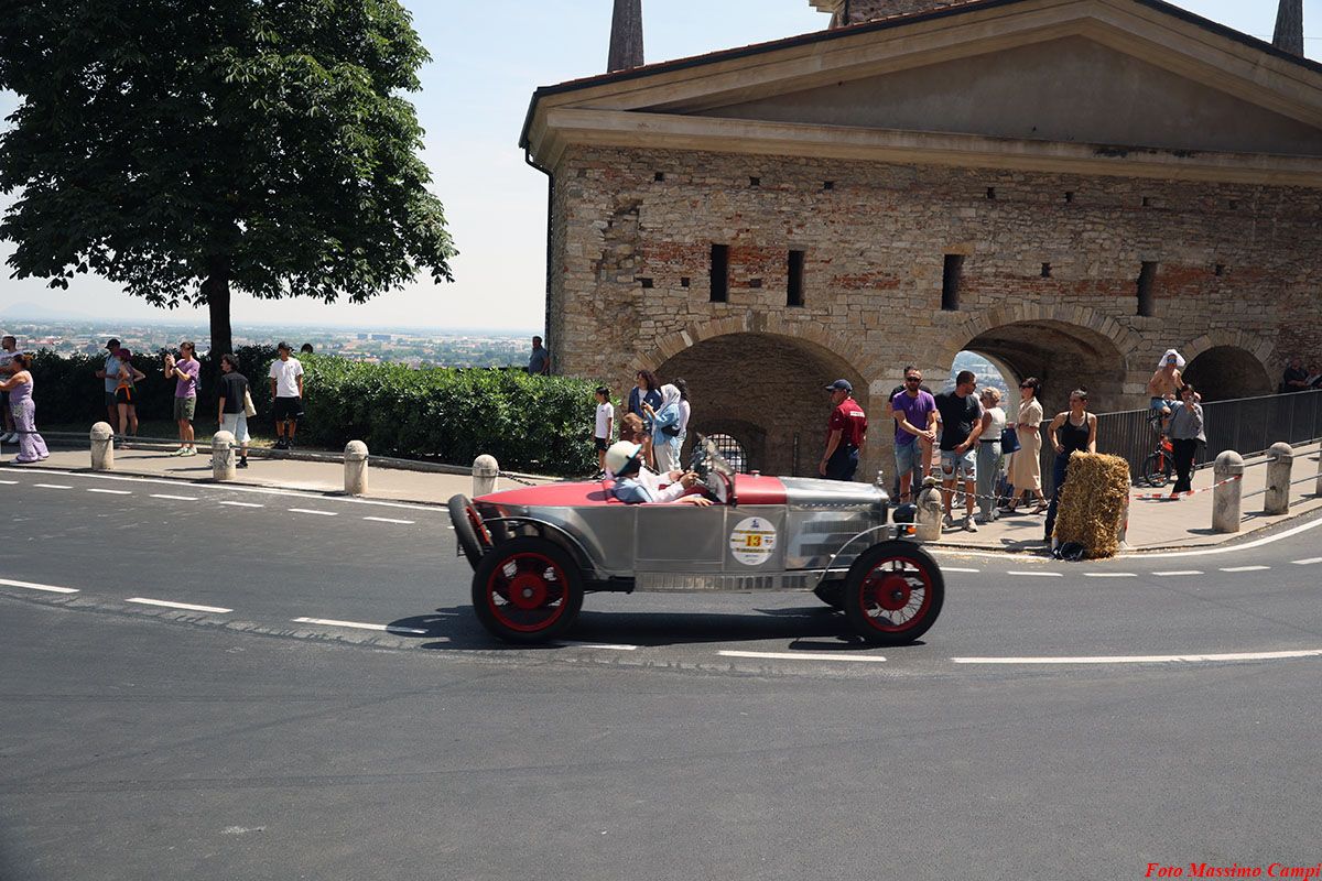 OldCar24 Media Partner & Sponsor del Bergamo Historic Gran Prix 2026: edizione straordinaria con oltre 80 auto in corsa sul Circuito delle Mura
