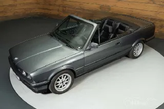 Foto 1 di 10: BMW 320