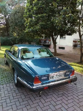 Foto 2 di 5: JAGUAR XJ6(1968-1987) Sovereign   