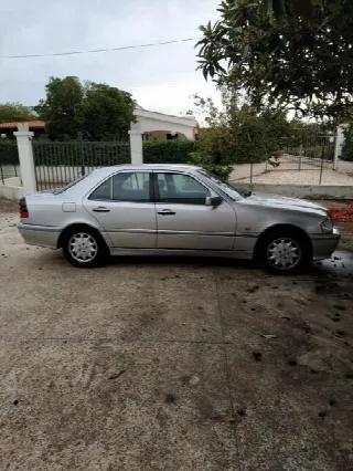 Foto 2 di 2: MERCEDES-BENZ 200 elegance 