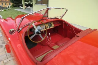 Foto 7 di 40: JAGUAR XK 120 OTS SE 