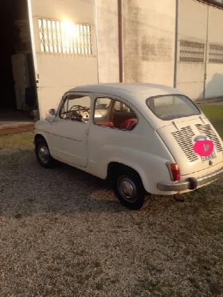 Foto 2 di 5: FIAT 600 Porte a vento 