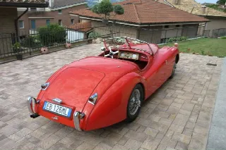 Foto 5 di 40: JAGUAR XK 120 OTS SE 