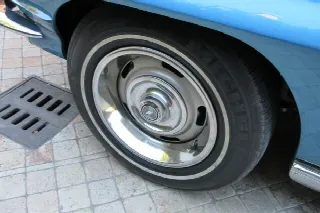 Foto 15 di 33: CHEVROLET Corvette C2 Sting Ray Convertibile 327/350 HP 