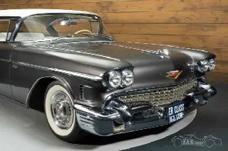 Foto 5 di 10: CADILLAC