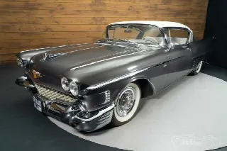 Foto 7 di 10: CADILLAC