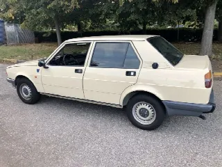 Foto 4 di 9: ALFA ROMEO Giulietta 1.8 Prima serie  