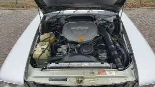Foto 9 di 12: MERCEDES-BENZ SL(1971-1989) 560   