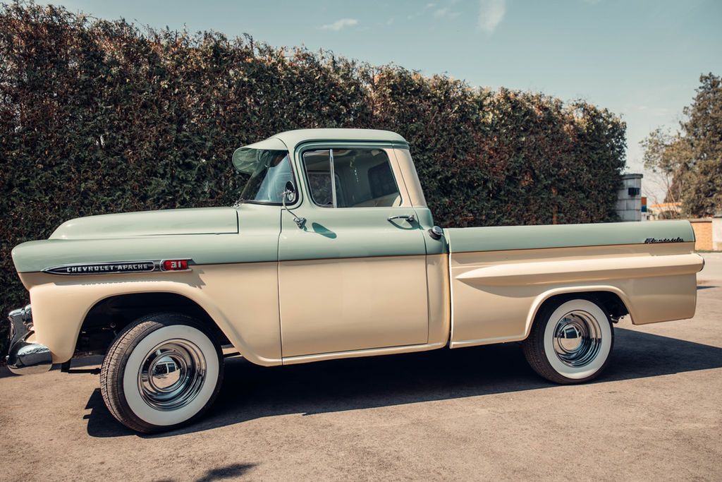 CHEVROLET Apache