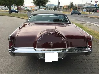 Foto 2 di 4: LINCOLN Continental Mark III 