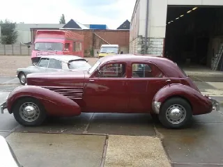 Foto 1 di 5: CORD 810 - 1936  