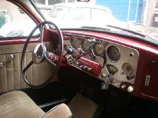 Foto 3 di 5: CORD 810 - 1936  