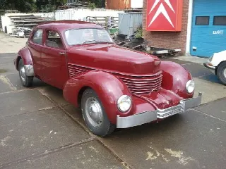 Foto 4 di 5: CORD 810 - 1936  