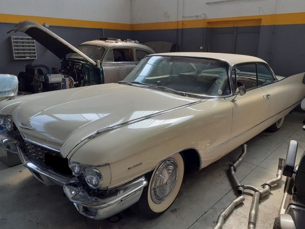 CADILLAC Deville Copue de Ville serie 62 