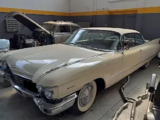 Foto 1 di 4: CADILLAC Deville Copue de Ville serie 62 