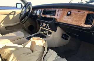 Foto 10 di 12: JAGUAR XJ6(1968-1987) III serie  