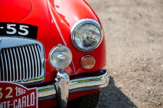 Foto 3 di 6: AUSTIN HEALEY 100/6 Convertible 
