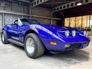 Foto 3 di 30: CHEVROLET Corvette ''73 cabrio purple