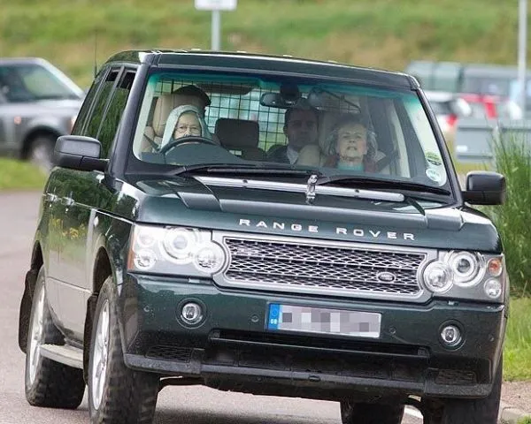 Queen Elizabeth II's Range Rover Supercharged Vogue SE sold at auction for £175,500.