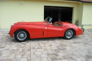 Foto 2 di 40: JAGUAR XK 120 OTS SE 