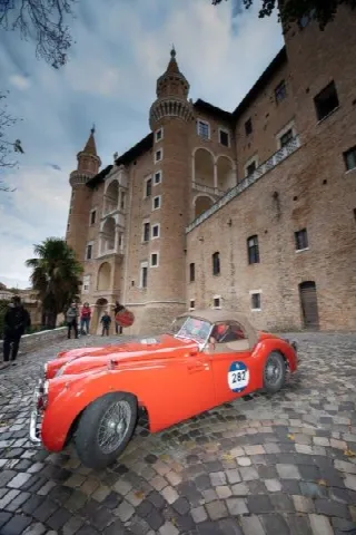 Foto 36 di 40: JAGUAR XK 120 OTS SE 