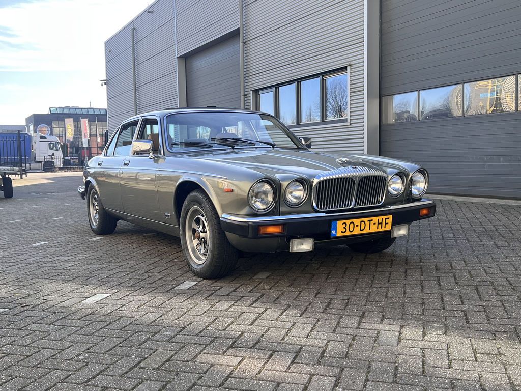DAIMLER Double Six