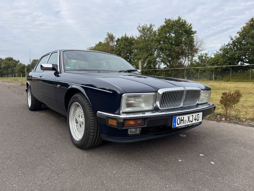 DAIMLER Double Six