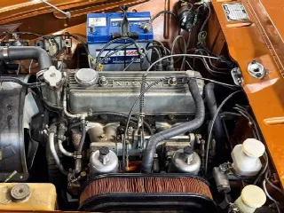 Foto 14 di 14: DATSUN 1600 Fairlady restored