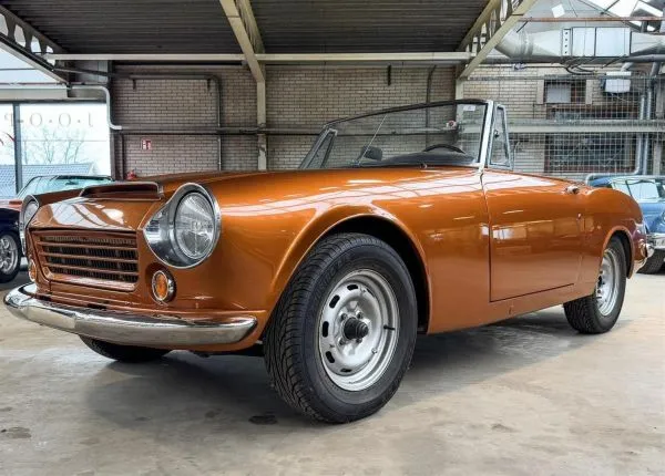 DATSUN 1600 Fairlady restored