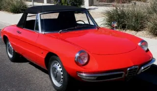 Foto 3 di 6: ALFA ROMEO Spider  