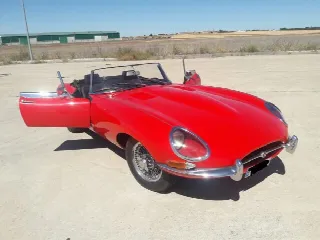 Foto 1 di 19: JAGUAR E-Type SI (1961-1968) OTS Roadster