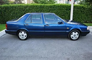 Foto 2 di 6: LANCIA Thema  