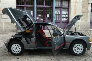 Foto 5 di 10: PEUGEOT 205 T16 