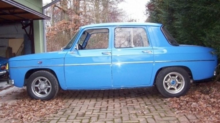 RENAULT R8   