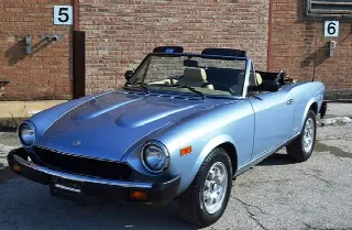Foto 1 di 6: FIAT 124  