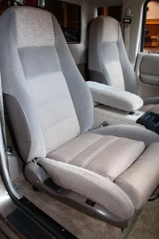 Foto 4 di 6: MAZDA B3000 