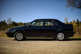 Foto 2 di 6: ALFA ROMEO 155  