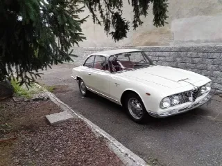 Foto 3 di 4: ALFA ROMEO Coupe
