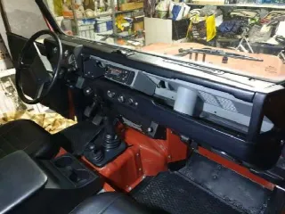 Foto 4 di 7: LAND ROVER Defender(1984-) 90 COUNTY  