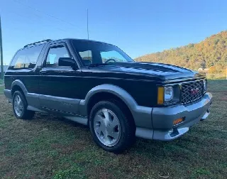 Foto 2 di 6: GMC Typhoon  