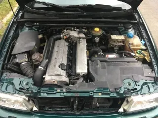 Foto 5 di 6: AUDI S2  