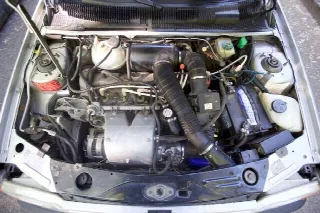 Foto 4 di 7: PEUGEOT 205 Gti 