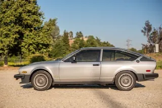 Foto 4 di 8: ALFA ROMEO GTV 3.0 