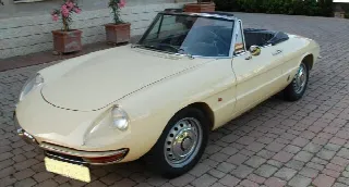 Foto 7 di 10: ALFA ROMEO Spider osso di seppia 