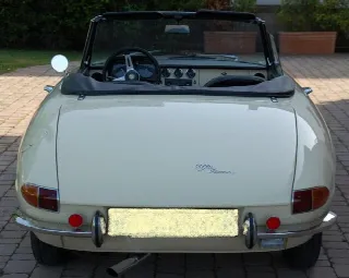 Foto 8 di 10: ALFA ROMEO Spider osso di seppia 