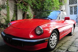 Foto 4 di 9: ALFA ROMEO Spider 2000cc. Injection. Versione America Quadrifoglio verde