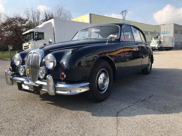 JAGUAR Daimler 250